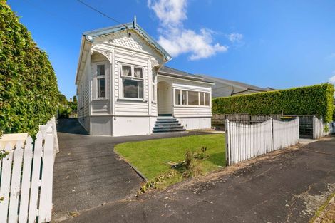 Photo of property in 19 William Bond Street, Stanley Point, Auckland, 0624