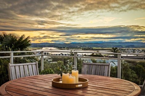 Photo of property in 21 Denholm Road, Hospital Hill, Napier, 4110