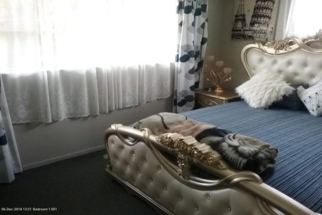 Photo of property in 143 Waimumu Road, Massey, Auckland, 0614