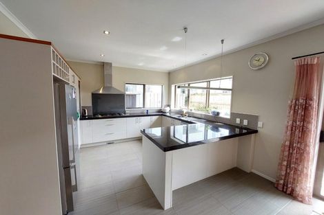 Photo of property in 16h Lincoln Road, Henderson, Auckland, 0610