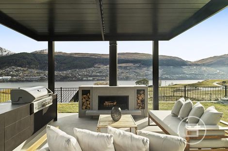 Photo of property in 5 Red Deer Rise, Kelvin Heights, Queenstown, 9300