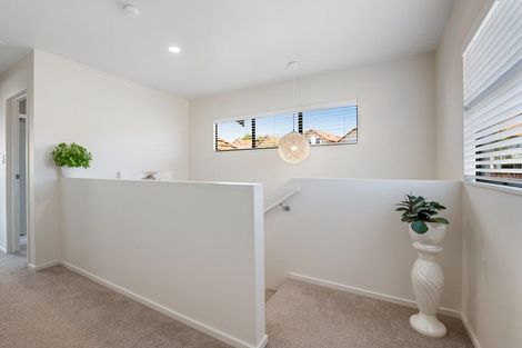 Photo of property in 32 Parkwood Crescent, Gulf Harbour, Whangaparaoa, 0930