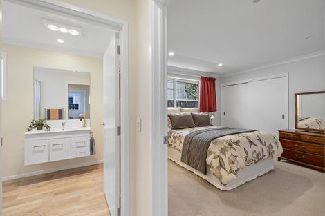 Photo of property in 48 Wallace Place, Westown, New Plymouth, 4310