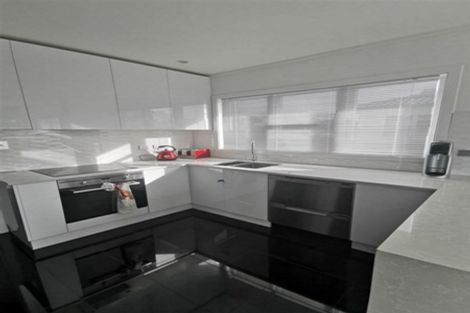 Photo of property in 3/240 Pakuranga Road, Pakuranga Heights, Auckland, 2010