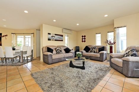 Photo of property in 2 Queens Walk, Taradale, Napier, 4112