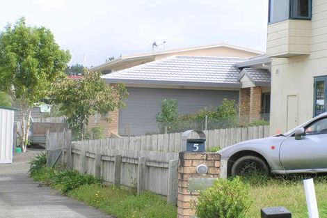 Photo of property in 5 Breenagh Place, Massey, Auckland, 0614