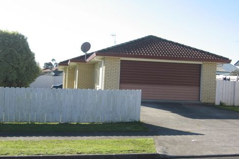 Photo of property in 15 Bernina Place, Weymouth, Auckland, 2103