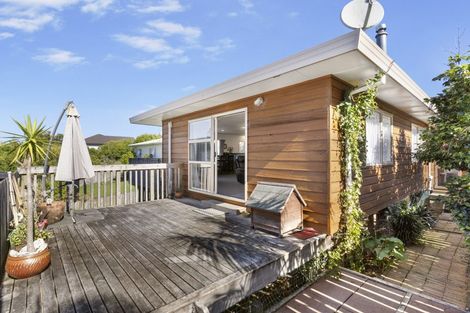 Photo of property in 16a Kokiri Street, Te Atatu South, Auckland, 0610