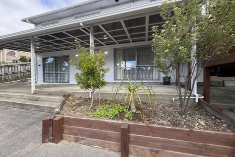 Photo of property in 18 Normanton Street, Glenfield, Auckland, 0629