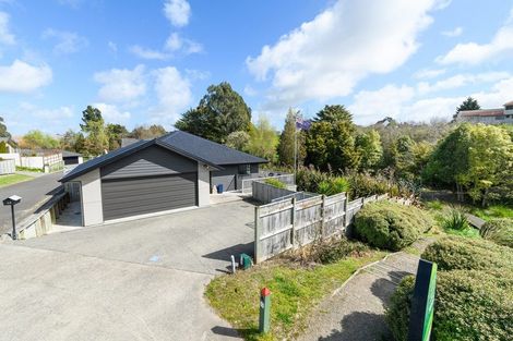 Photo of property in 33 Galea Grove, Kelvin Grove, Palmerston North, 4414