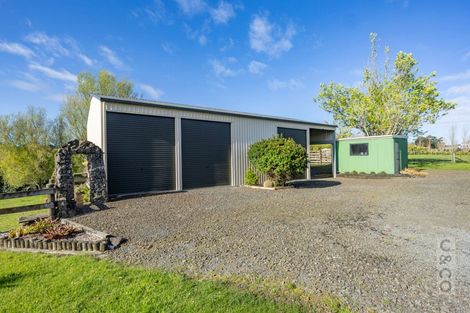 Photo of property in 1224 State Highway 16, Waimauku, 0883
