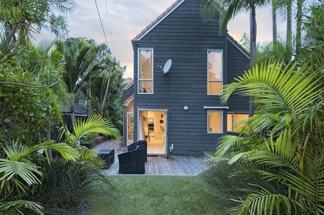 Photo of property in 2/26 Comins Crescent, Mission Bay, Auckland, 1071