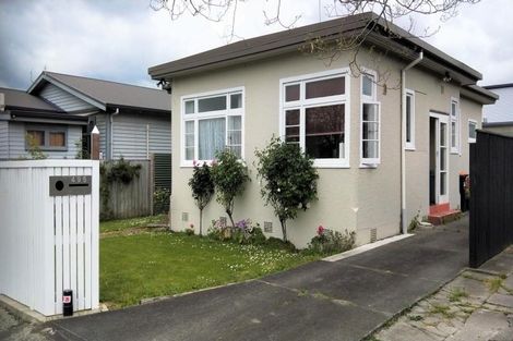 Photo of property in 495 Featherston Street, Roslyn, Palmerston North, 4414