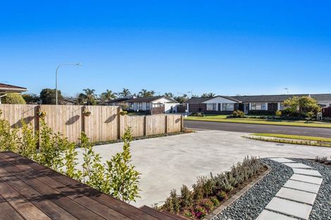 Photo of property in 1a Hikurangi Street, Te Atatu Peninsula, Auckland, 0610