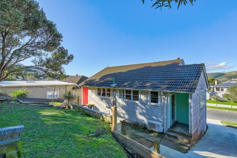 Photo of property in 19 Franklyn Road, Tawa, Wellington, 5028