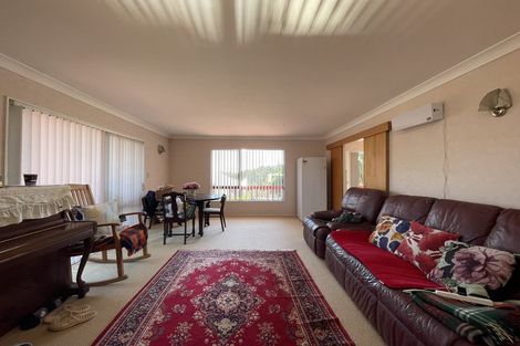 Photo of property in 10 Ewhurst Place, Goodwood Heights, Auckland, 2105