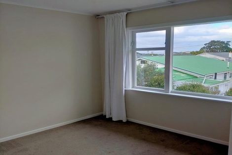 Photo of property in 2/139 Queens Drive, Lyall Bay, Wellington, 6022