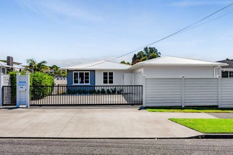Photo of property in 132 Govett Avenue, Frankleigh Park, New Plymouth, 4310