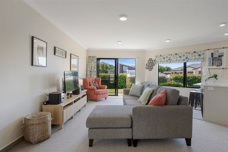 Photo of property in 10 Quadrant Heights, Paraparaumu, 5032