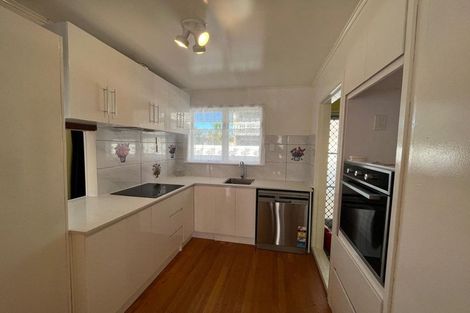 Photo of property in 60 Farquhar Road, Glendene, Auckland, 0602