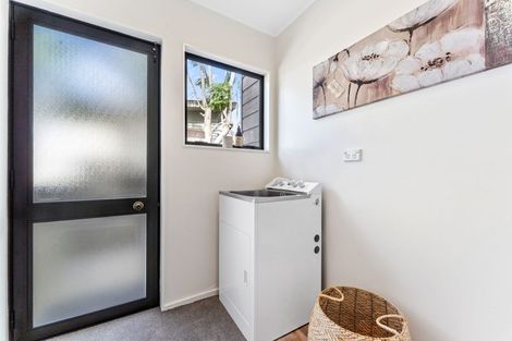 Photo of property in 2/21 Tobruk Crescent, Milford, Auckland, 0620