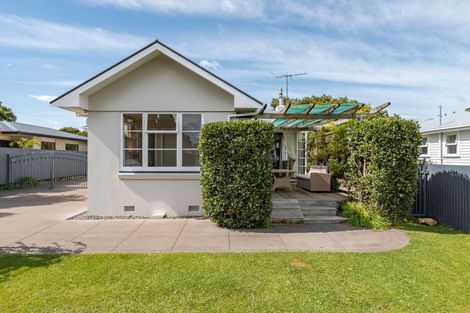 Photo of property in 17 Sackville Street, Martinborough, 5711