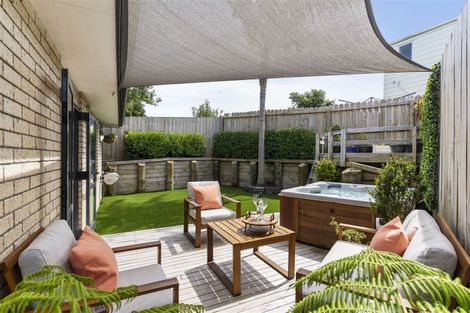 Photo of property in 10a De Thiery Place, Pakuranga Heights, Auckland, 2010