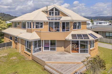Photo of property in 103 Hinemoa Street, Whangamata, 3620