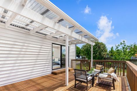 Photo of property in 2/12 Neil Avenue, Te Atatu Peninsula, Auckland, 0610