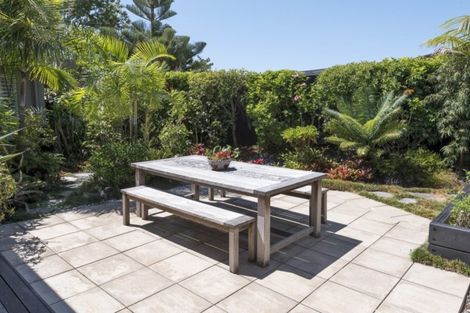 Photo of property in 5 Elimar Drive, Sunnyhills, Auckland, 2010