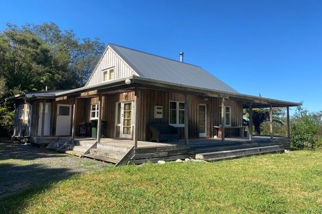 Photo of property in 31 Makahika Road, Levin, 5571