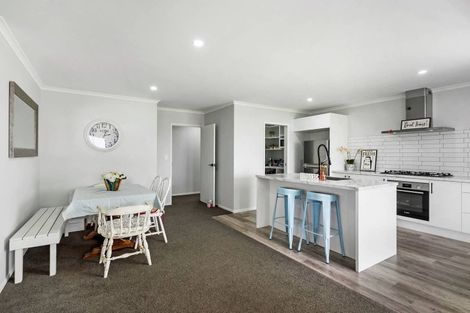 Photo of property in 28 Kerr Crescent, Patumahoe, 2679