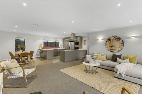 Photo of property in 68 Roberts Road, Glenfield, Auckland, 0629