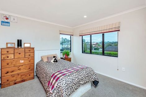 Photo of property in 11 South Kensington Way, Henderson, Auckland, 0612