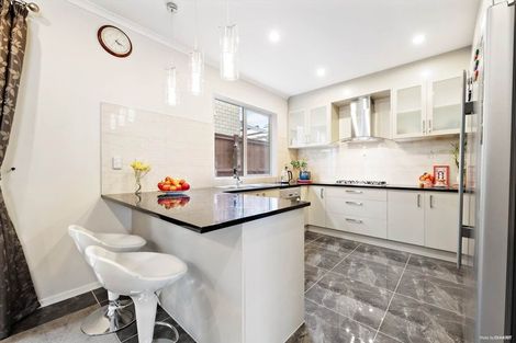 Photo of property in 1 Sunshine Lane, Flat Bush, Auckland, 2019