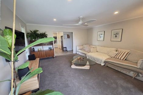 Photo of property in 1 Meadowviews Drive, Welcome Bay, Tauranga, 3112