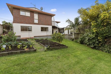 Photo of property in 31 Ridge Road, Waiake, Auckland, 0630
