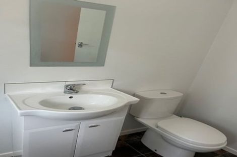 Photo of property in 2/70 Gladstone Road, Northcote, Auckland, 0627