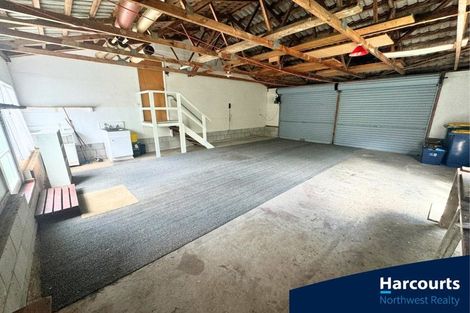 Photo of property in 1 Denver Avenue, Sunnyvale, Auckland, 0612