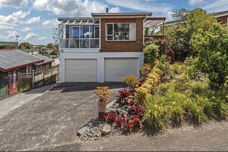 Photo of property in 16 Colin Wild Place, Glenfield, Auckland, 0629