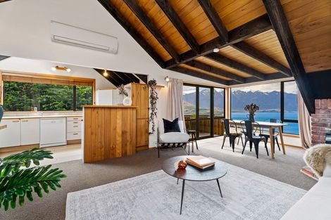 Photo of property in 138a Wynyard Crescent, Fernhill, Queenstown, 9300