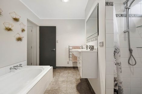 Photo of property in 12 Cumbria Way, Hamilton East, Hamilton, 3216