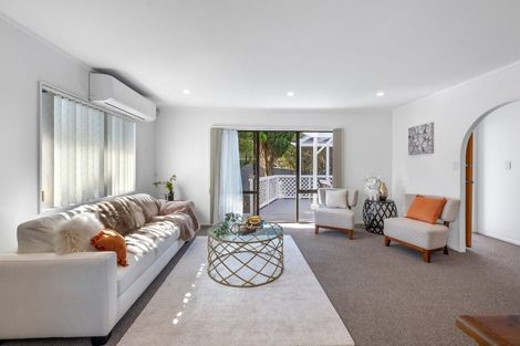 Photo of property in 37 Gosford Drive, Botany Downs, Auckland, 2010