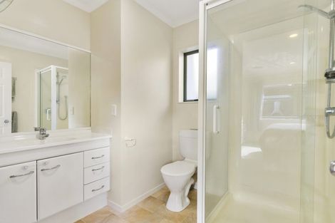 Photo of property in 71 Kath Hopper Drive, Orewa, 0931