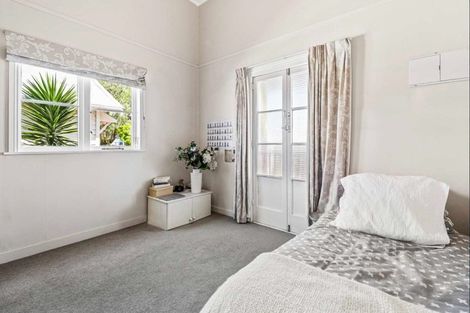 Photo of property in 96 Calliope Road, Stanley Point, Auckland, 0624