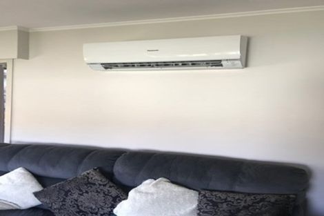 Photo of property in 145 Hutchinsons Road, Bucklands Beach, Auckland, 2014