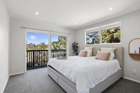 Photo of property in 35 Takahe Road, Titirangi, Auckland, 0604