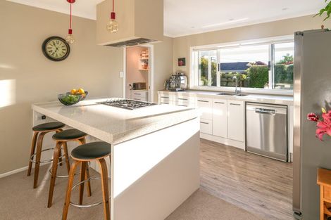 Photo of property in 450 Te Moana Road, Waikanae, 5036