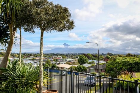 Photo of property in 9 Sandel Rise, Merrilands, New Plymouth, 4312
