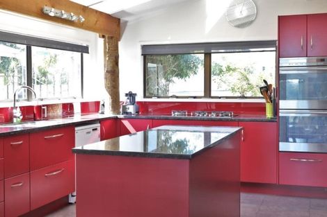 Photo of property in 38 Waterview Road, Stanley Point, Auckland, 0624